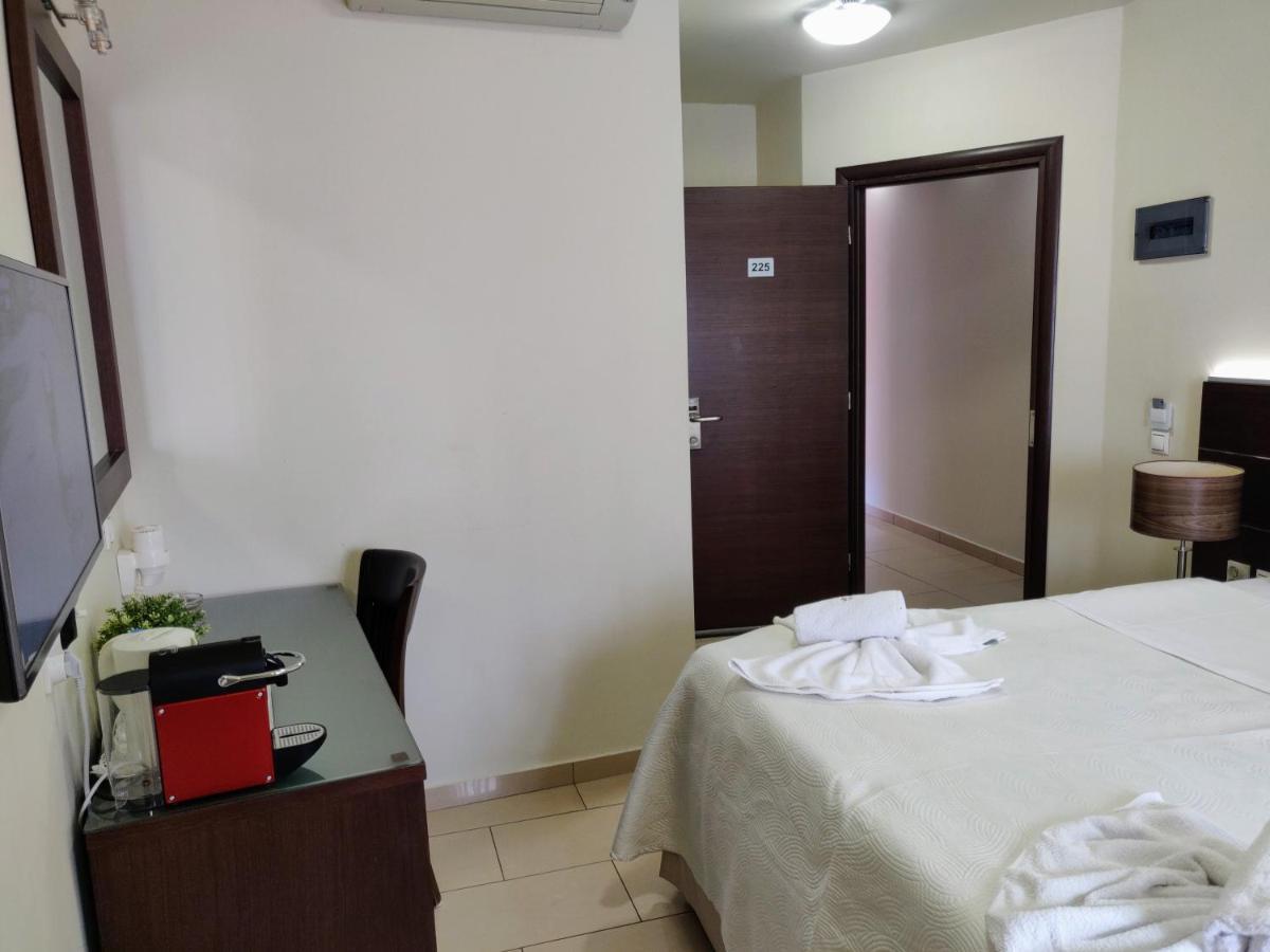 The Manessi City Boutique Hotel 포로스타운 외부 사진